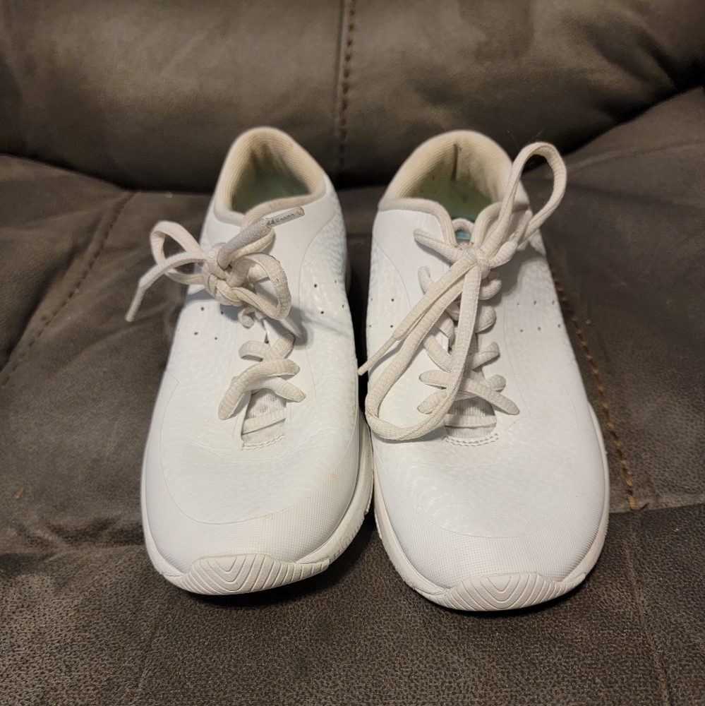 Kaepa seamless cheer shoe size 5